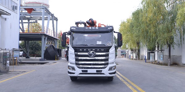 泵車(chē)發(fā)動(dòng)機(jī)在首次使用后要及時(shí)更換機(jī)油